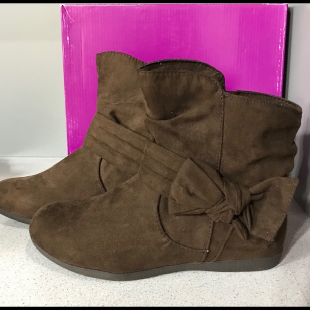 ORIGINAL NWT RAMPAGE BASHA BOOTS